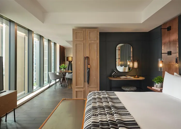 Hotel The Gantry London, Curio Collection By Hilton